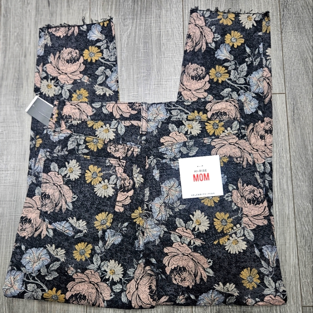 🛍 CELEBRITY PINK Hi Rise Multicolor floral print Mom Jeans 3/26 NWT - Picture 1 of 6